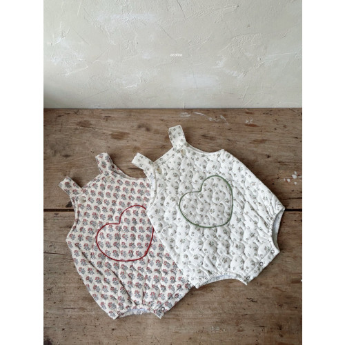 아젤리아-데이지하트슈트